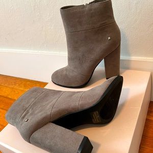 Callisto of California academy grey suede side zip fashion ankle boots BRAND NEW